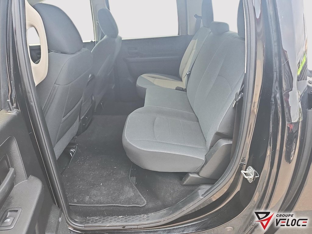 Ram 1500 Classic Express *CREWCAB, 5.7 HEMI, NIGHT EDITION* 2021 à Rivière-du-Loup, Québec - 10 - w1024h768px
