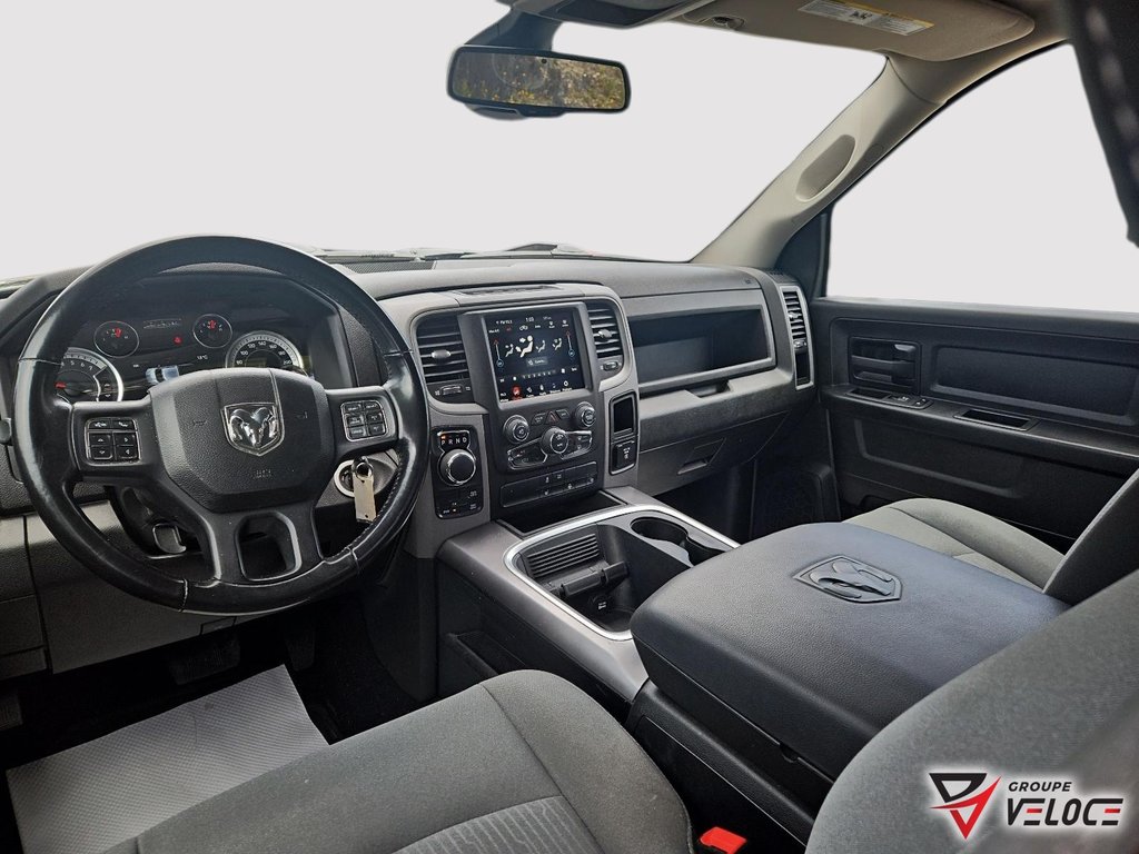 2021 Ram 1500 Classic Express *QUADCAB, V6, CONSOLE* in Riviere-du-Loup, Quebec - 9 - w1024h768px