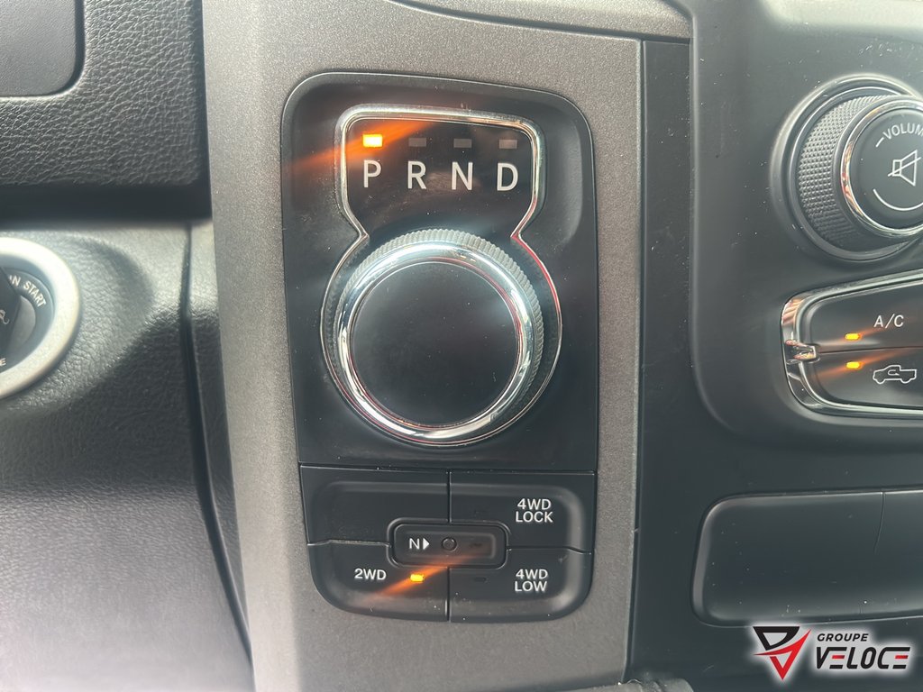 Ram 1500 Classic Express *CREWCAB, NIGHT EDITION, CONSOLE, V6* 2021 à Rivière-du-Loup, Québec - 14 - w1024h768px