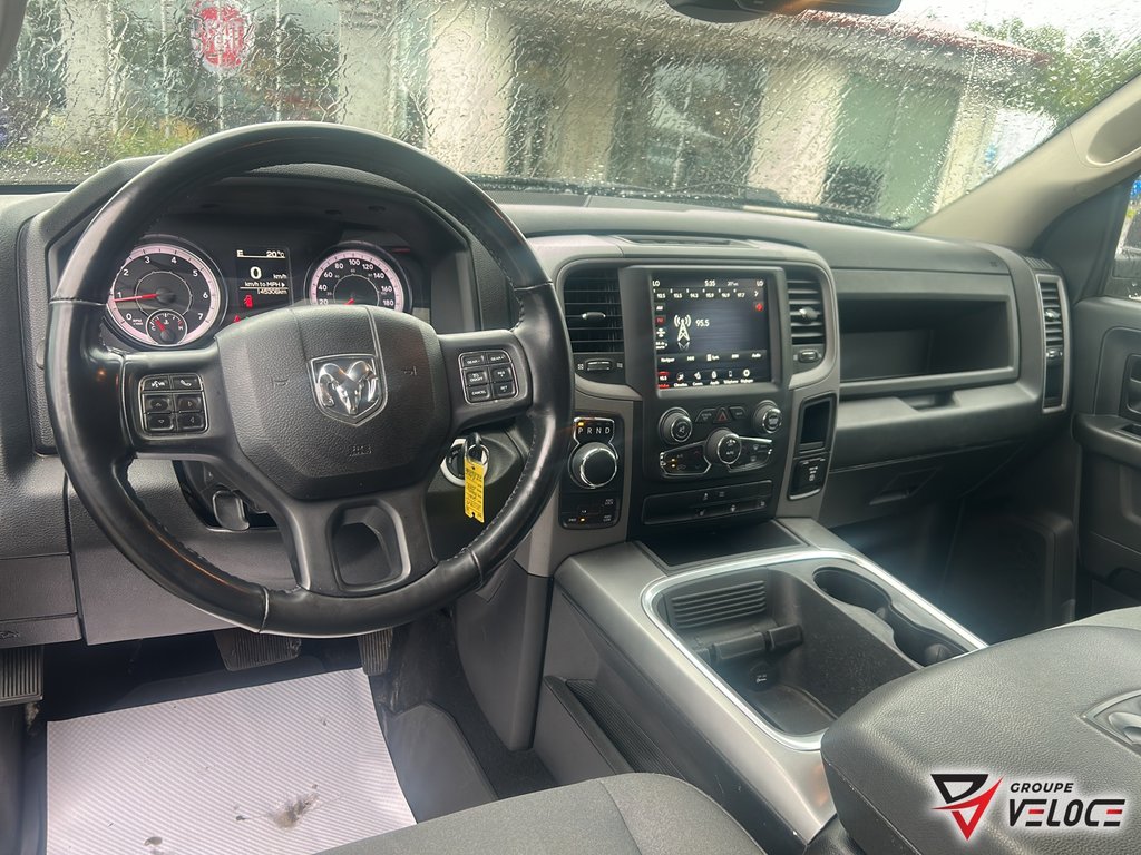 Ram 1500 Classic Express *CREWCAB, NIGHT EDITION, CONSOLE, V6* 2021 à Rivière-du-Loup, Québec - 9 - w1024h768px