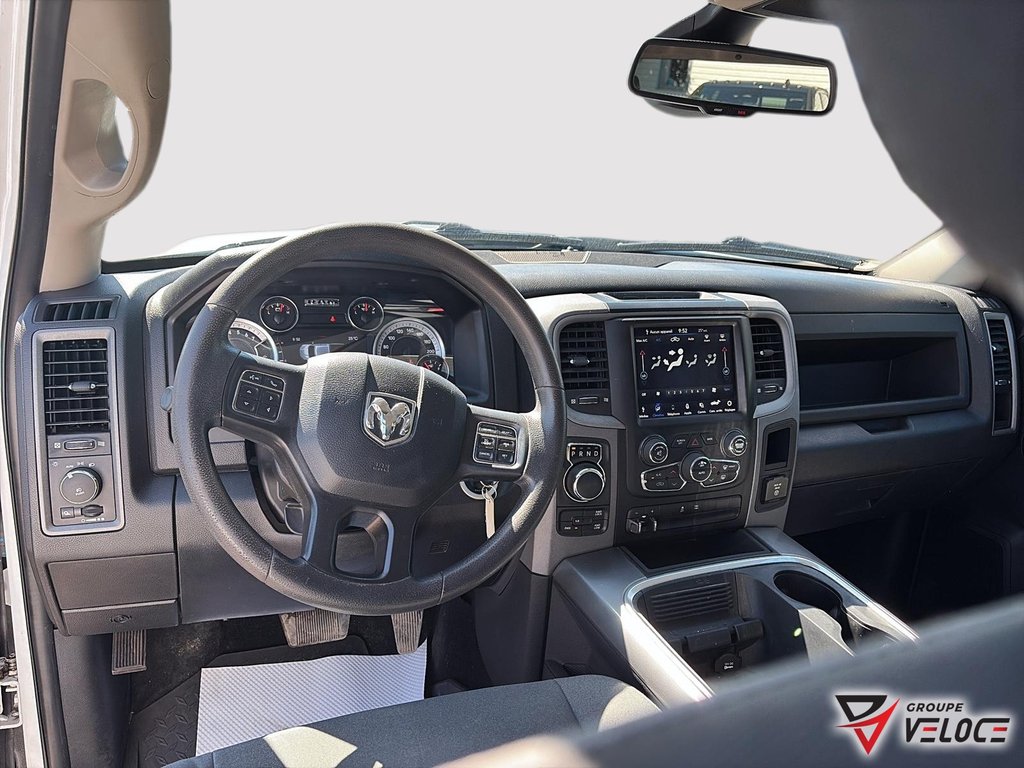 Ram 1500 Classic Express**démarreur a distance** 2021 à Rivière-du-Loup, Québec - 9 - w1024h768px