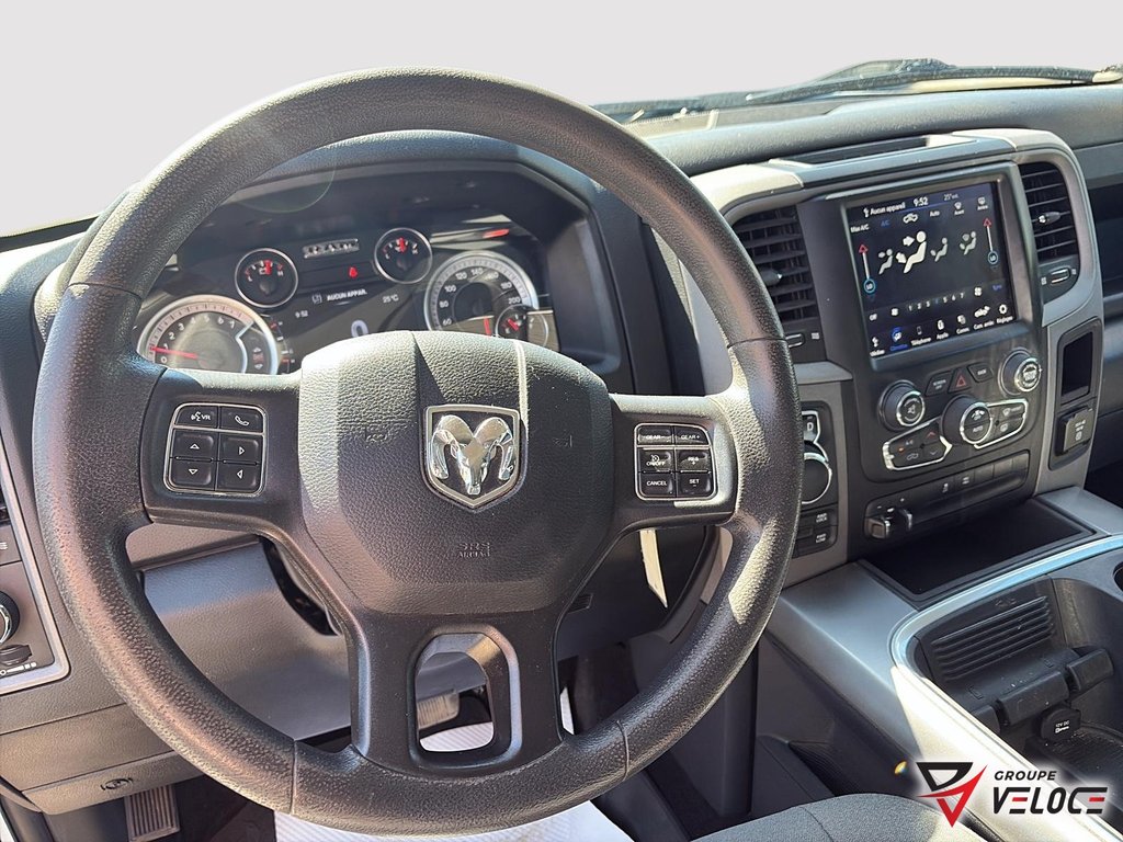 Ram 1500 Classic Express**démarreur a distance** 2021 à Rivière-du-Loup, Québec - 11 - w1024h768px