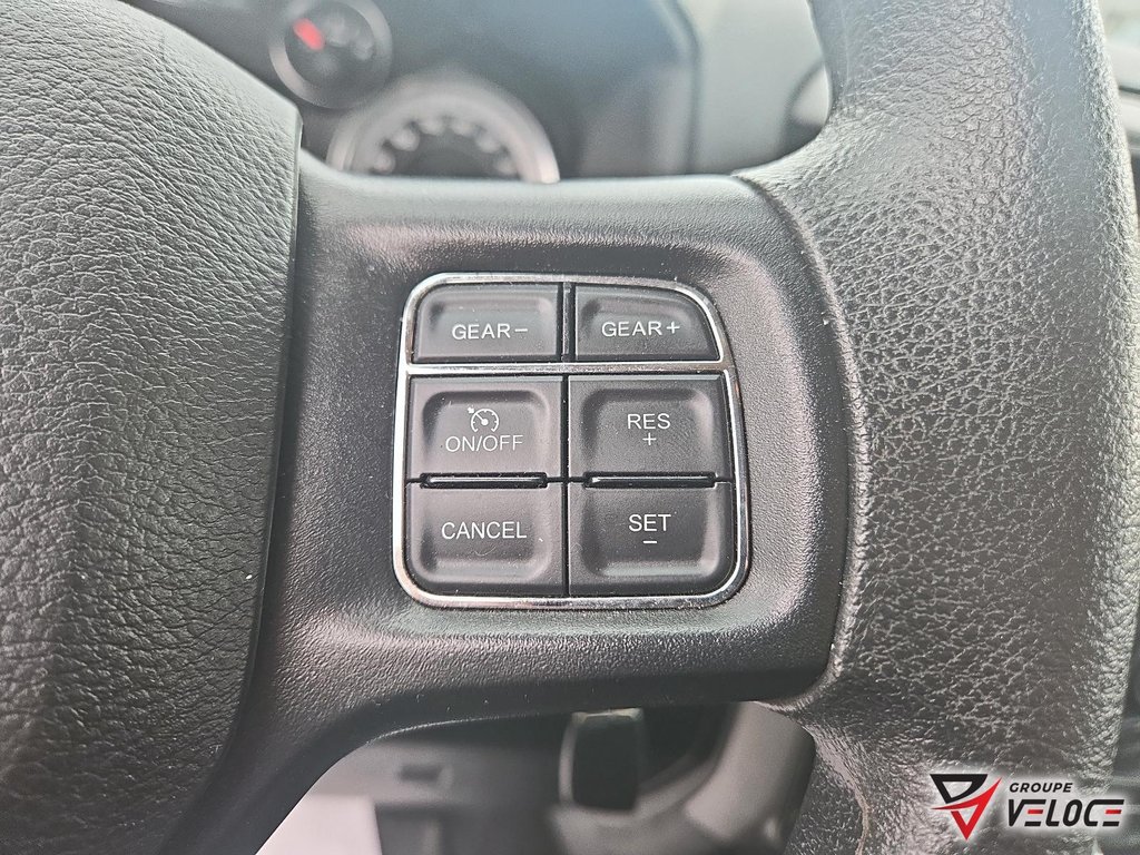 Ram 1500 Classic Express**CREW CAB,NIGHT EDITION** 2022 à Rivière-du-Loup, Québec - 13 - w1024h768px