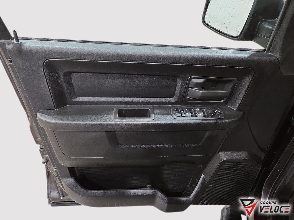 Ram 1500 Classic Express 2022 à Rivière-du-Loup, Québec - 10 - w1024h768px