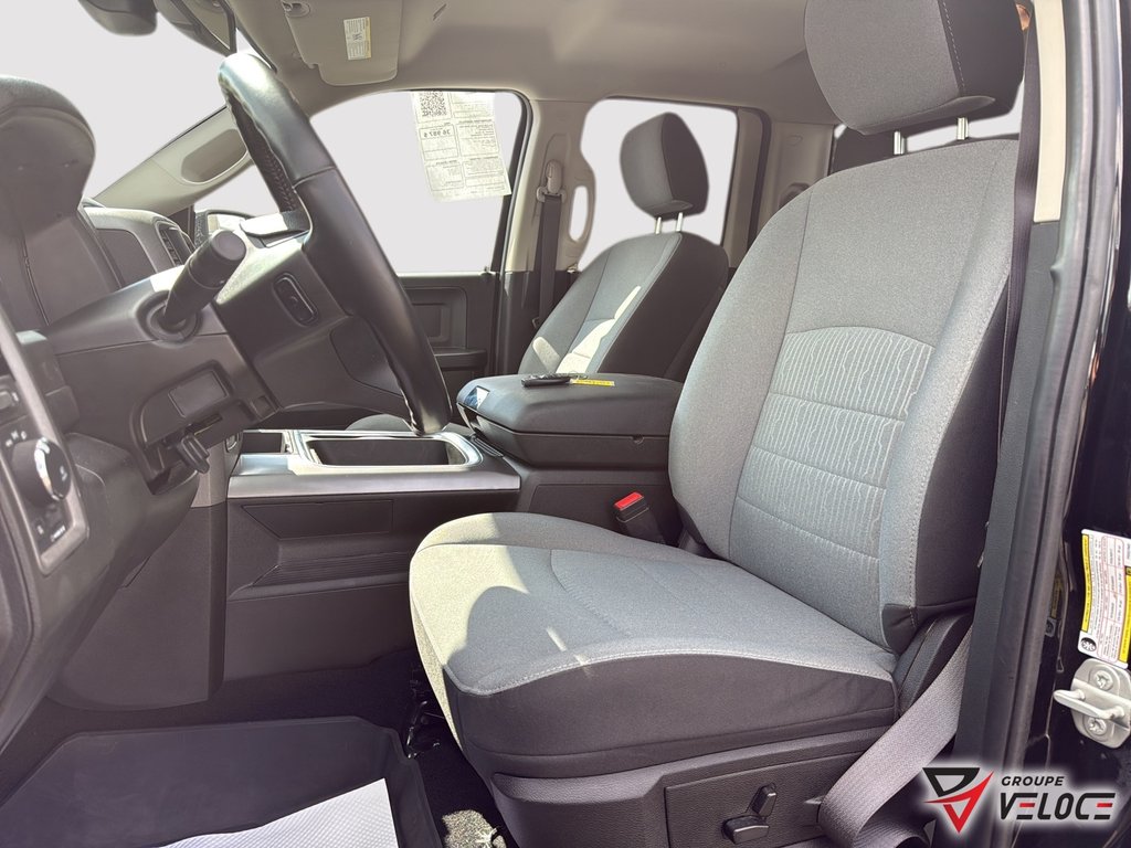Ram 1500 Classic Express *QUAD CAB, V6, CONSOLE* 2023 à Rivière-du-Loup, Québec - 9 - w1024h768px
