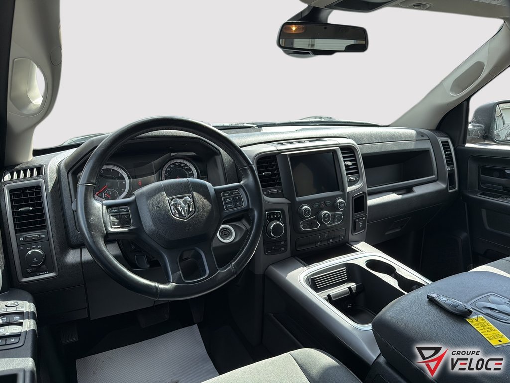 Ram 1500 Classic Express *QUAD CAB, V6, CONSOLE* 2023 à Rivière-du-Loup, Québec - 7 - w1024h768px