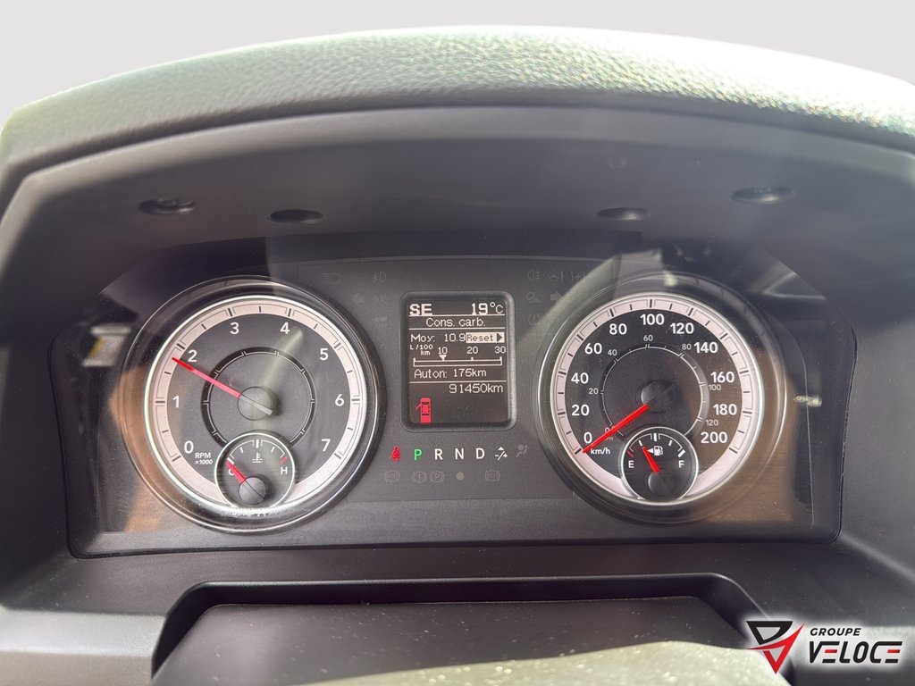 Ram 1500 Classic Express *QUAD CAB, V6, CONSOLE* 2023 à Rivière-du-Loup, Québec - 12 - w1024h768px
