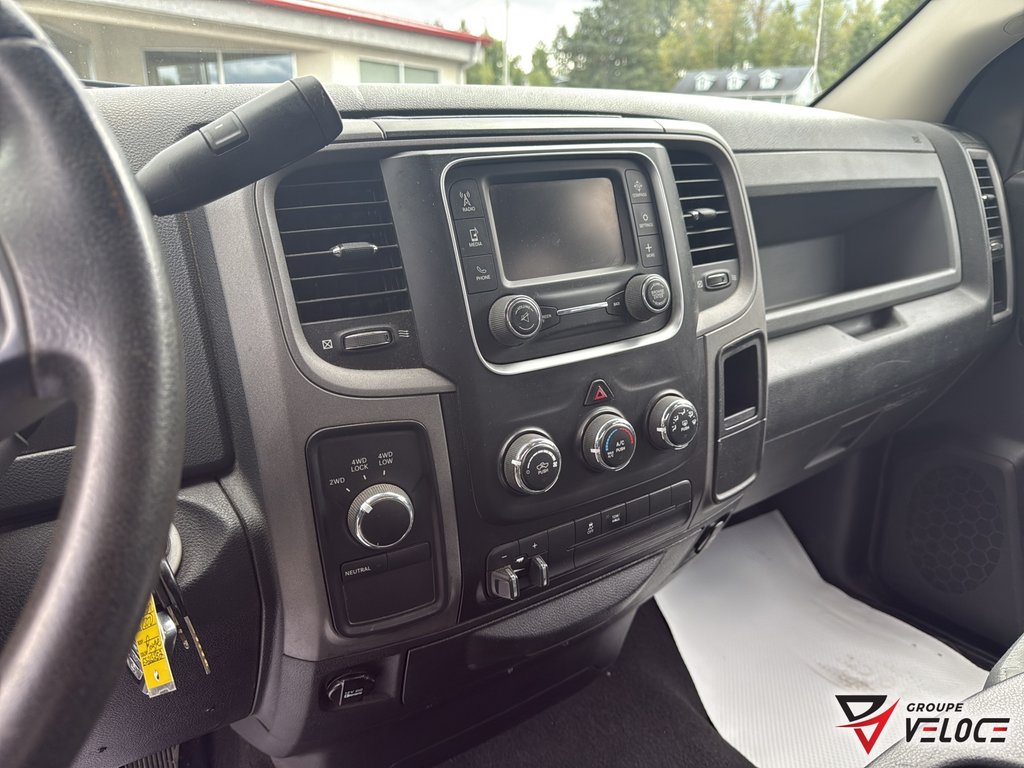 2014 Ram 1500 ST**V8, BOITE DE 6,4PIEDS in Riviere-du-Loup, Quebec - 11 - w1024h768px