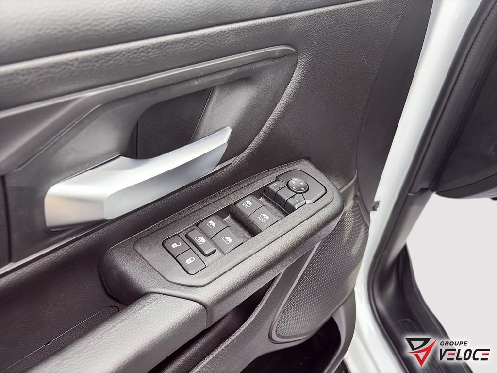 Ram 1500 WARLOCK 2026 à Rivière-du-Loup, Québec - 10 - w1024h768px