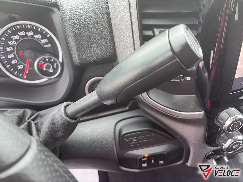2026 Ram 2500 BLACK EXPRESS in Riviere-du-Loup, Quebec - 14 - w1024h768px