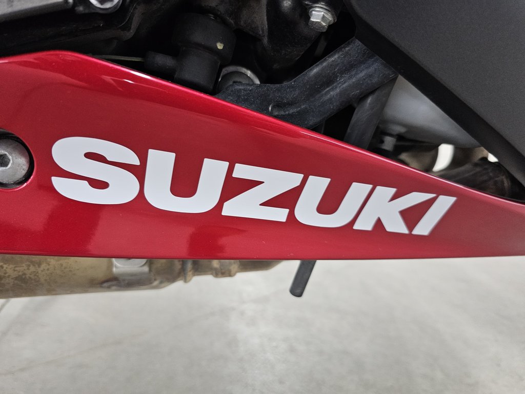 2018  GSX-S 2018 Suzuki GSX-S in Brossard, Quebec - 4 - w1024h768px