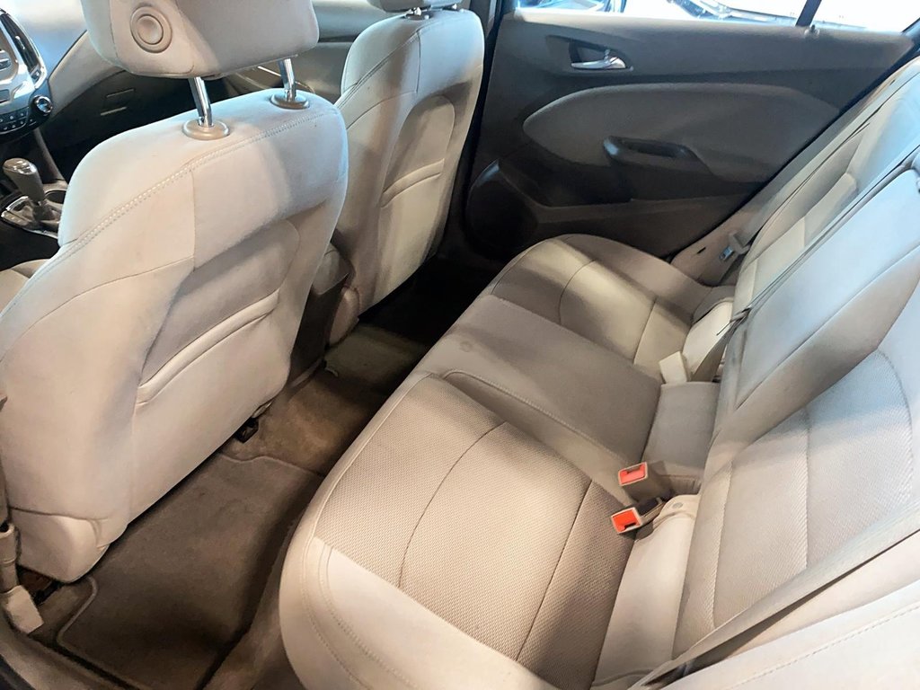 2016 Chevrolet Cruze in Quebec, Quebec - 8 - w1024h768px