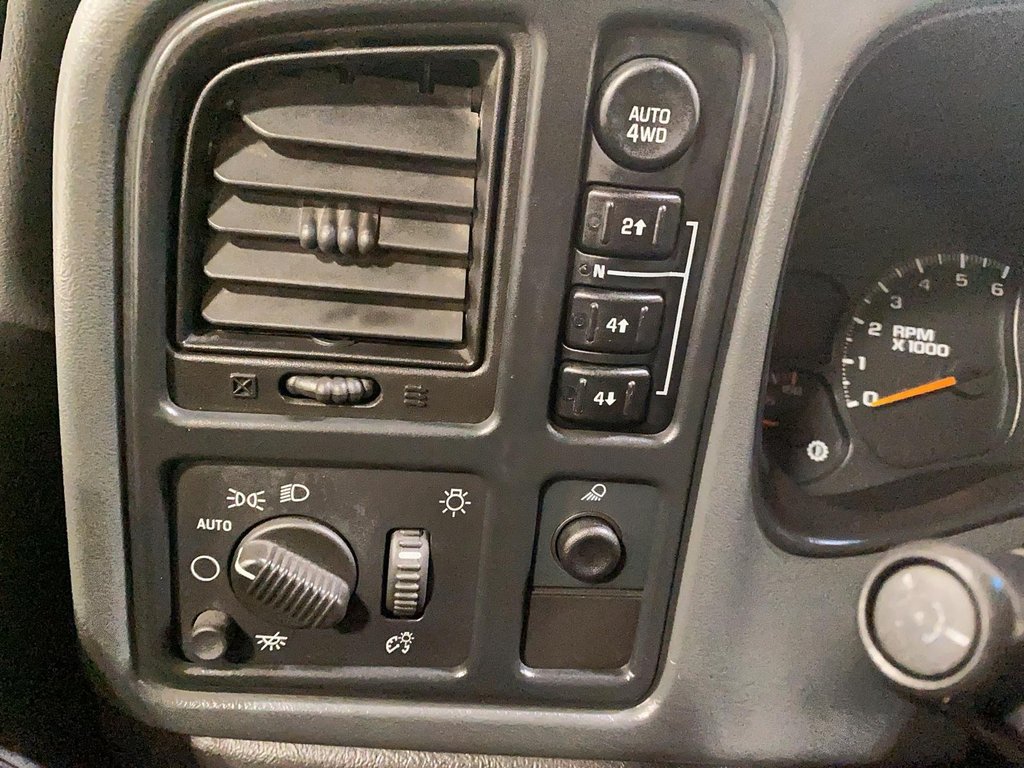 Chevrolet SILVERADO 1500HD  2005 à Québec, Québec - 16 - w1024h768px