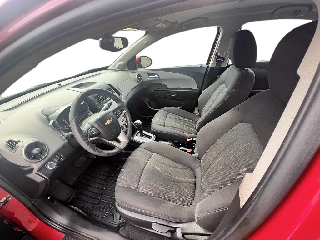 2013 Chevrolet Sonic in Quebec, Quebec - 9 - w1024h768px