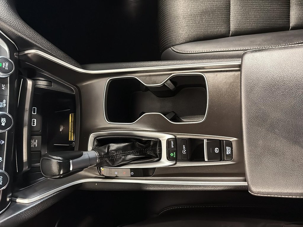 Honda Accord Sedan  2022 à Québec, Québec - 13 - w1024h768px