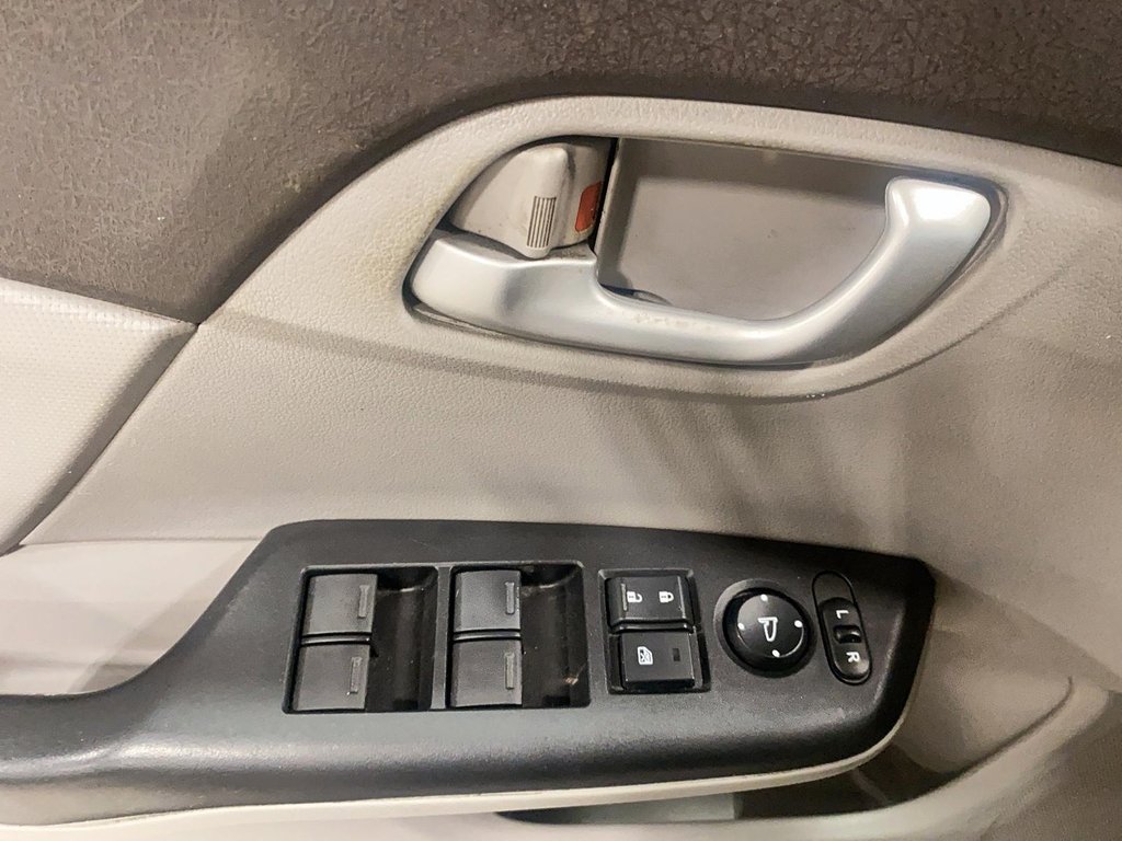 2012 Honda Civic in Quebec, Quebec - 10 - w1024h768px