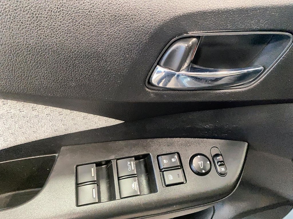 2015 Honda CR-V in Quebec, Quebec - 10 - w1024h768px