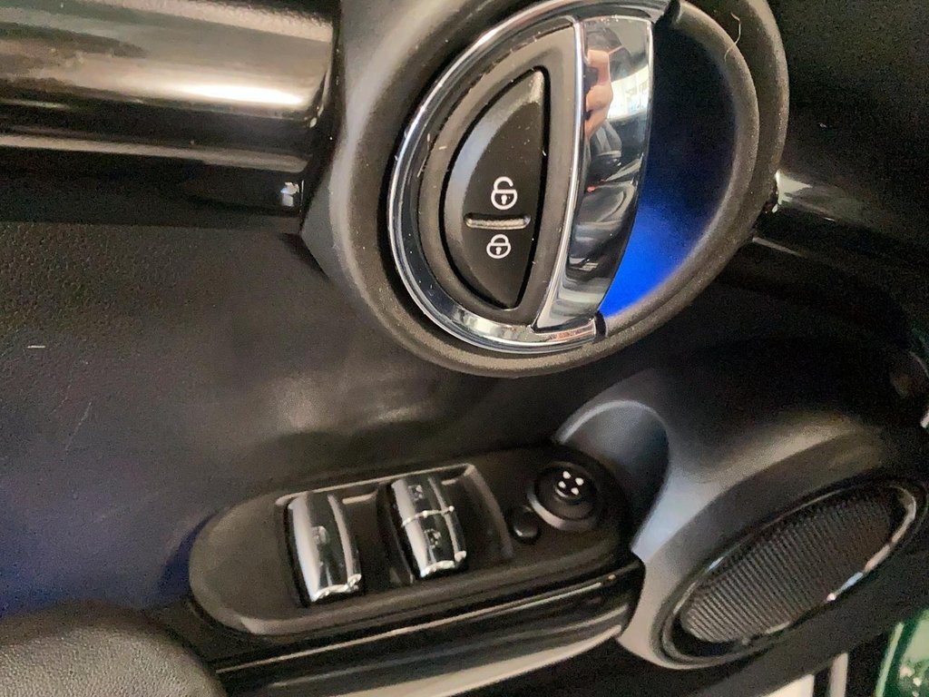 2020 MINI Convertible in Quebec, Quebec - 9 - w1024h768px