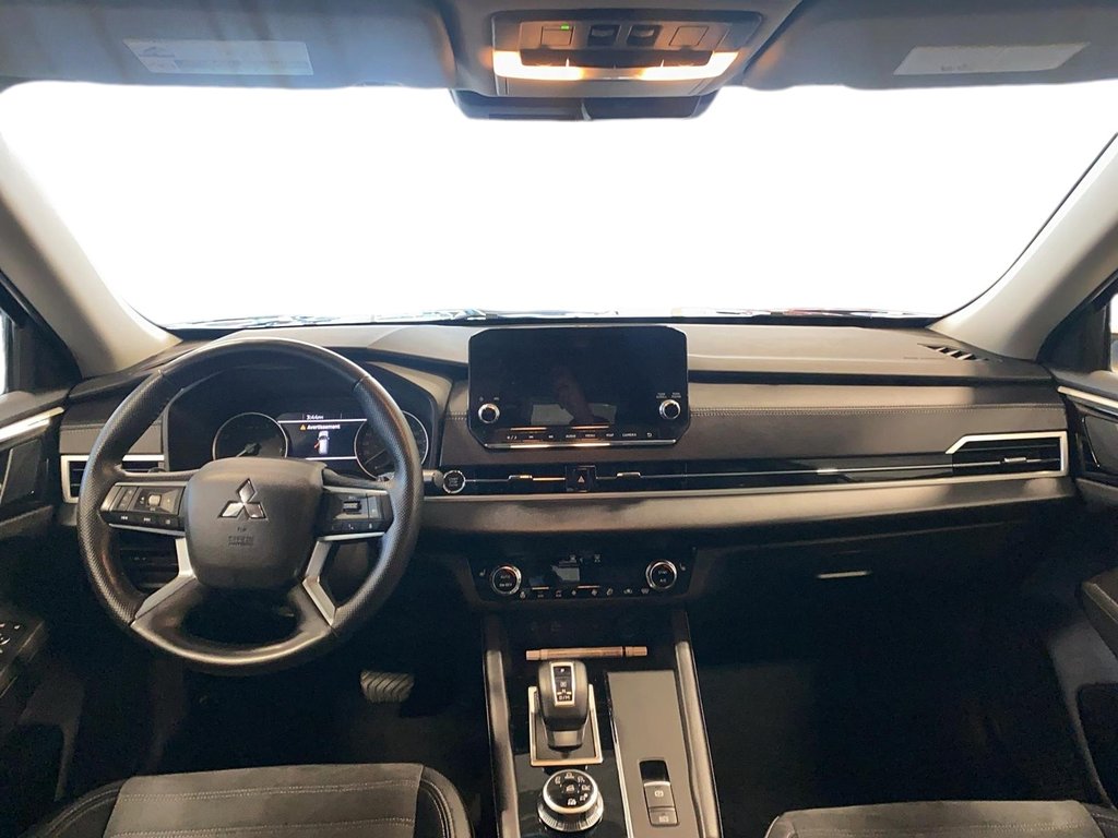 2022 Mitsubishi Outlander in Quebec, Quebec - 8 - w1024h768px
