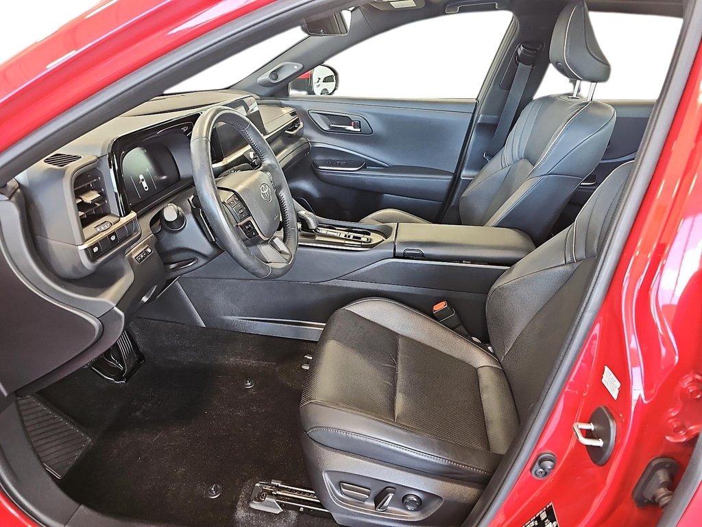2023 Toyota CROWN in Quebec, Quebec - 9 - w1024h768px
