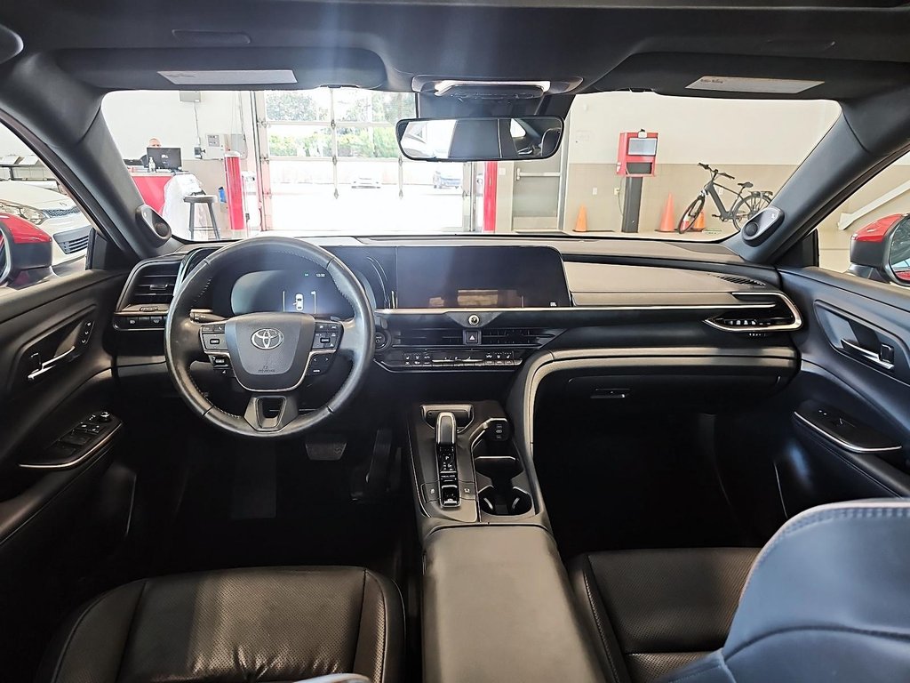 2023 Toyota CROWN in Quebec, Quebec - 8 - w1024h768px