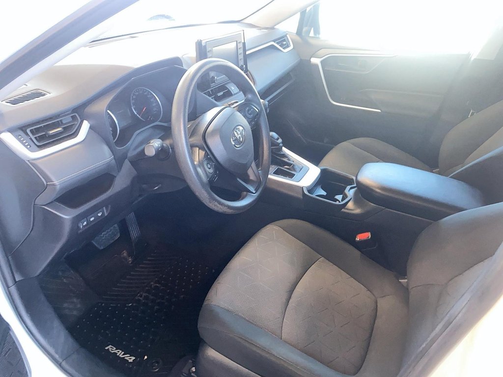 2021 Toyota RAV4 in Quebec, Quebec - 8 - w1024h768px