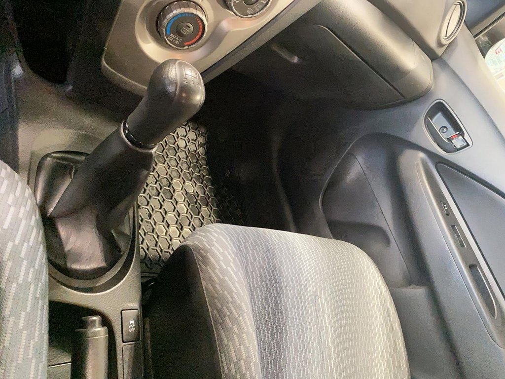 2012 Toyota Yaris in Quebec, Quebec - 18 - w1024h768px