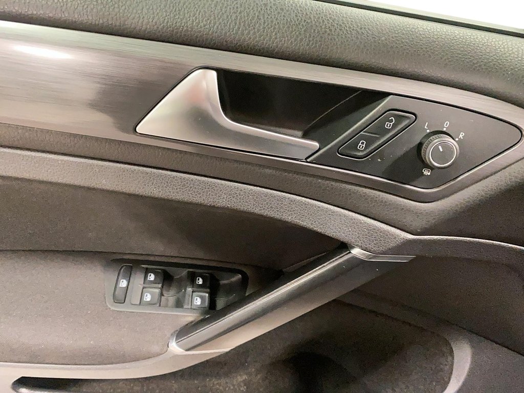 Volkswagen Golf  2019 à Québec, Québec - 10 - w1024h768px