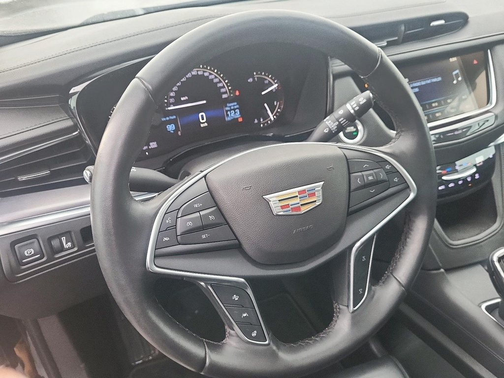 2017 Cadillac XT5 in Quebec, Quebec - 12 - w1024h768px