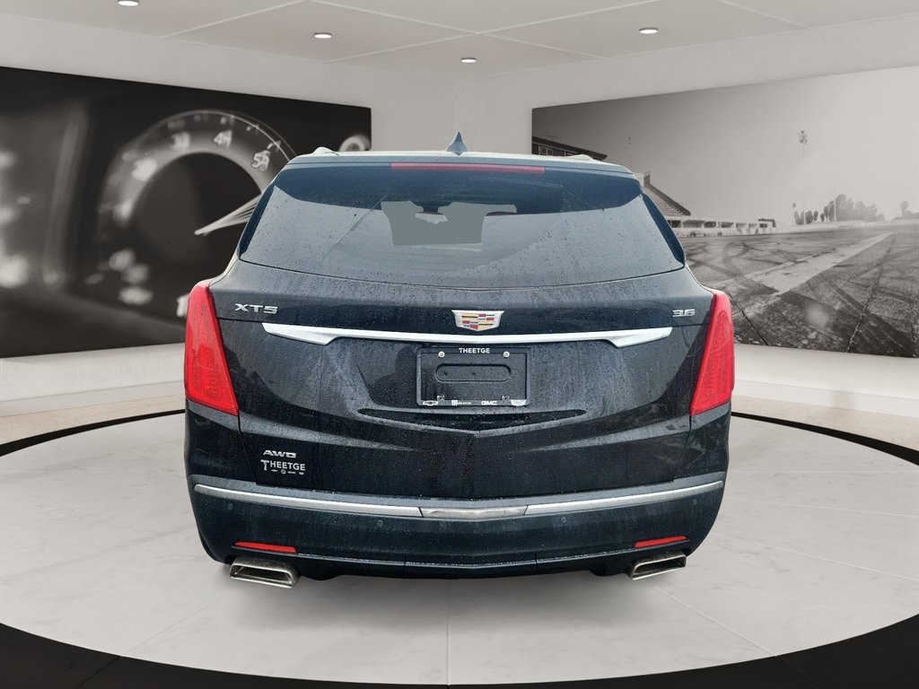 2017 Cadillac XT5 in Quebec, Quebec - 3 - w1024h768px