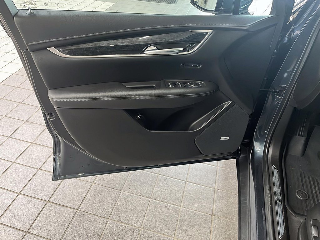 2021 Cadillac XT5 in Quebec, Quebec - 11 - w1024h768px