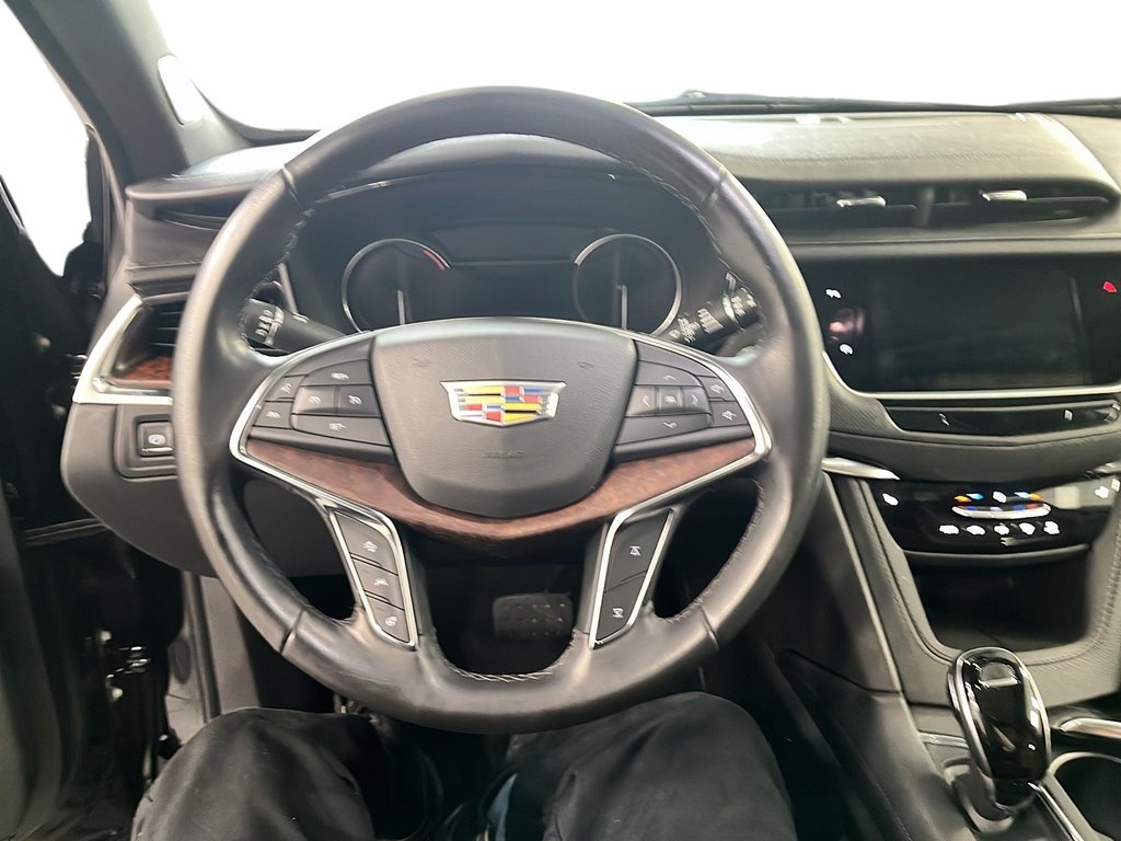 2021 Cadillac XT5 in Quebec, Quebec - 12 - w1024h768px