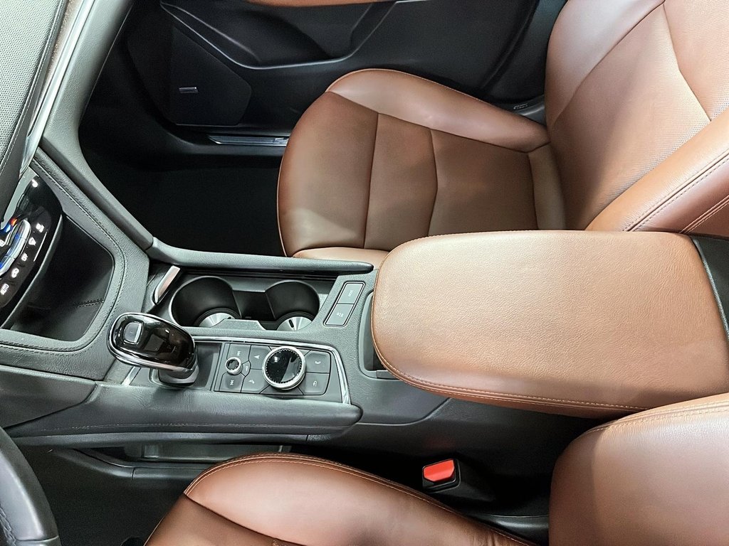 2021 Cadillac XT5 in Quebec, Quebec - 10 - w1024h768px