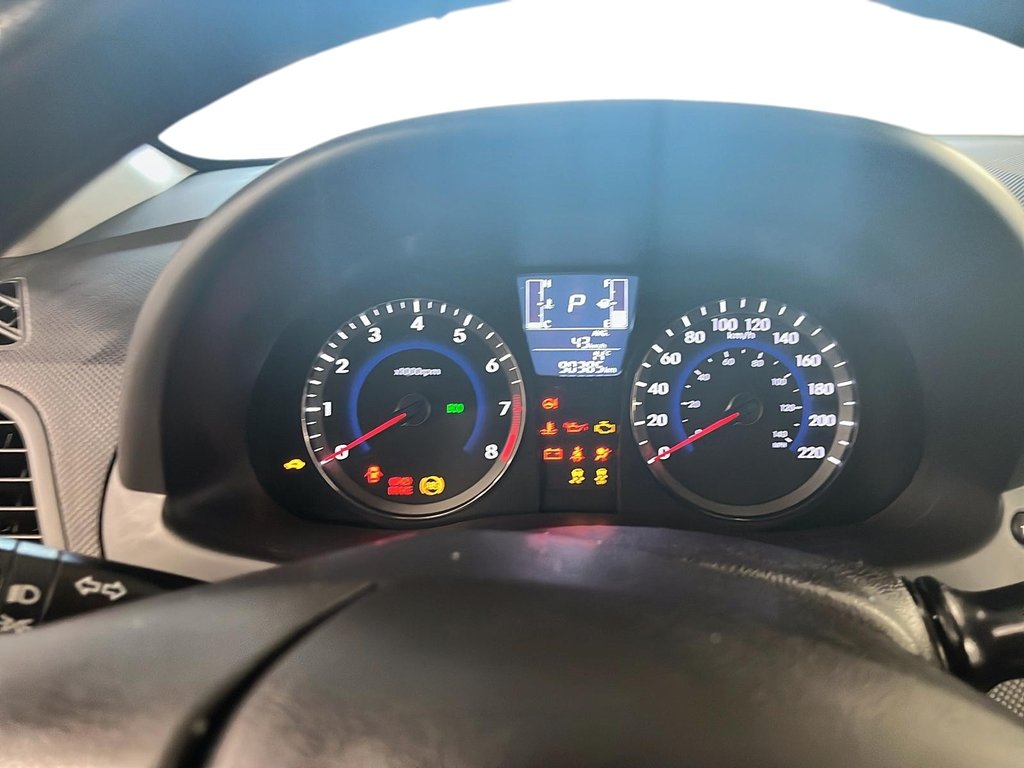 Hyundai ACCENT  2015 à Québec, Québec - 12 - w1024h768px