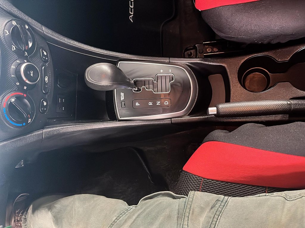 Hyundai ACCENT  2015 à Québec, Québec - 14 - w1024h768px