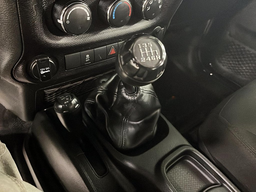 2018 Jeep Wrangler JK in Quebec, Quebec - 15 - w1024h768px