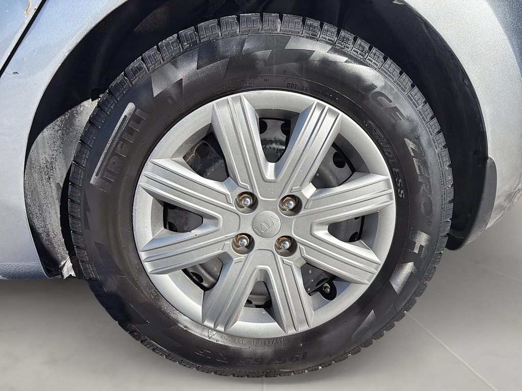 Kia RIO 5-DOOR  2022 à Québec, Québec - 7 - w1024h768px