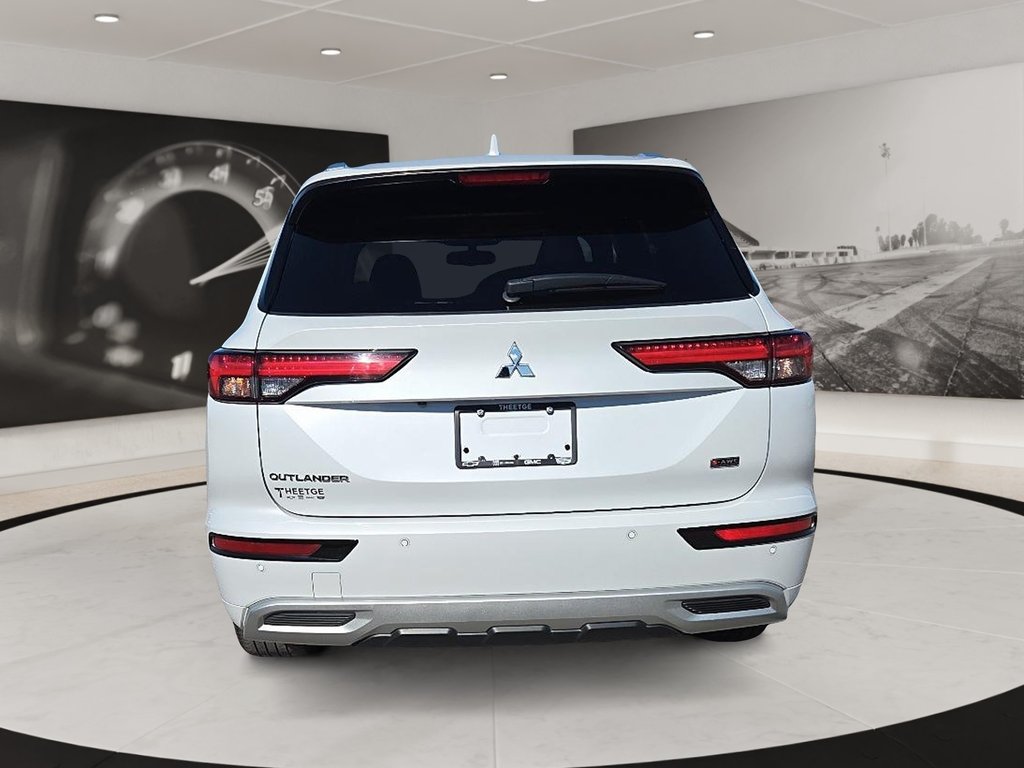 2022 Mitsubishi OUTLANDER in Quebec, Quebec - 3 - w1024h768px