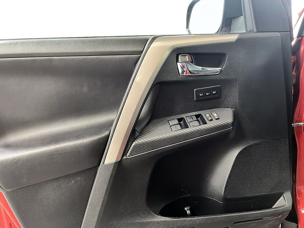 Toyota RAV4  2015 à Québec, Québec - 11 - w1024h768px