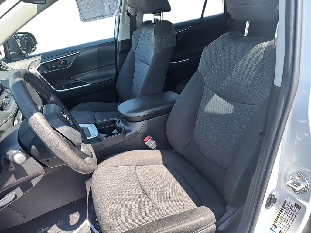 2021 Toyota RAV4 in Quebec, Quebec - 8 - w1024h768px