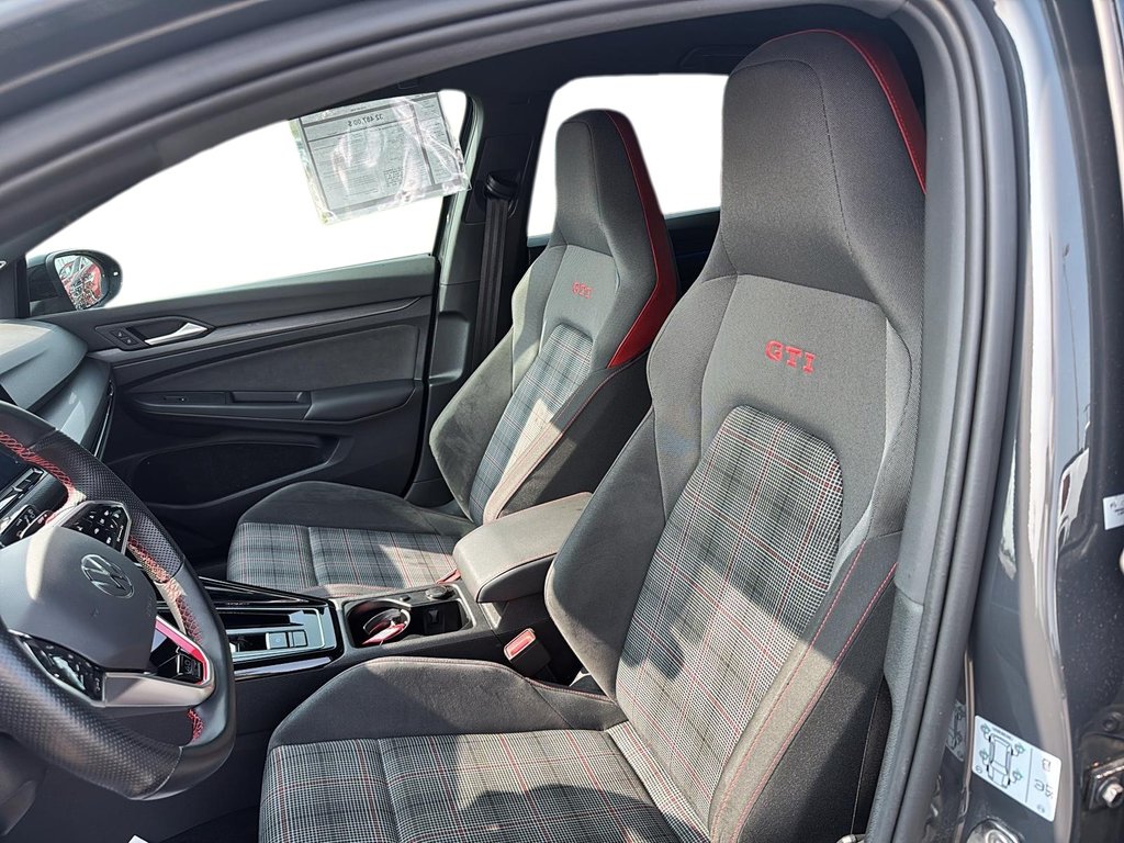 2023 Volkswagen Golf GTI in Quebec, Quebec - 8 - w1024h768px