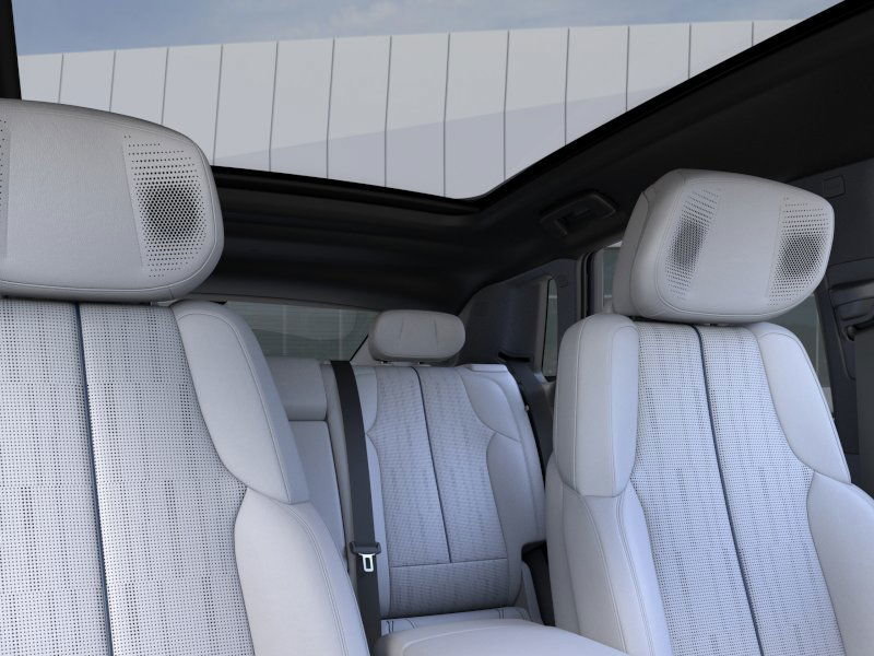 2025 Cadillac LYRIQ Luxury 2 in Sherbrooke, Quebec - 24 - w1024h768px