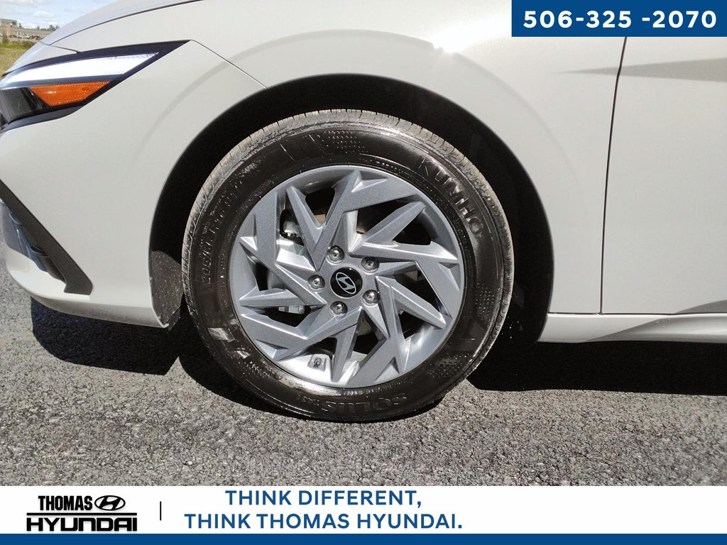 2025 Hyundai Elantra Preferred in Woodstock, New Brunswick - 12 - w1024h768px