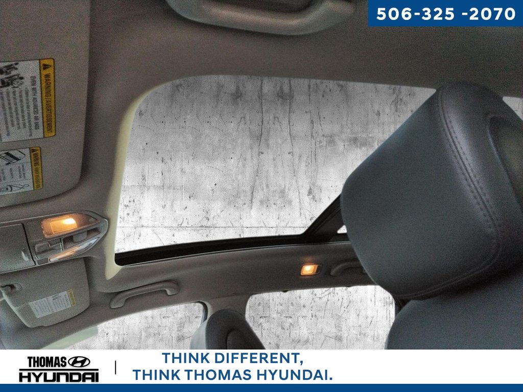 2018 Hyundai Santa Fe Sport 2.4 Luxury in Woodstock, New Brunswick - 35 - w1024h768px