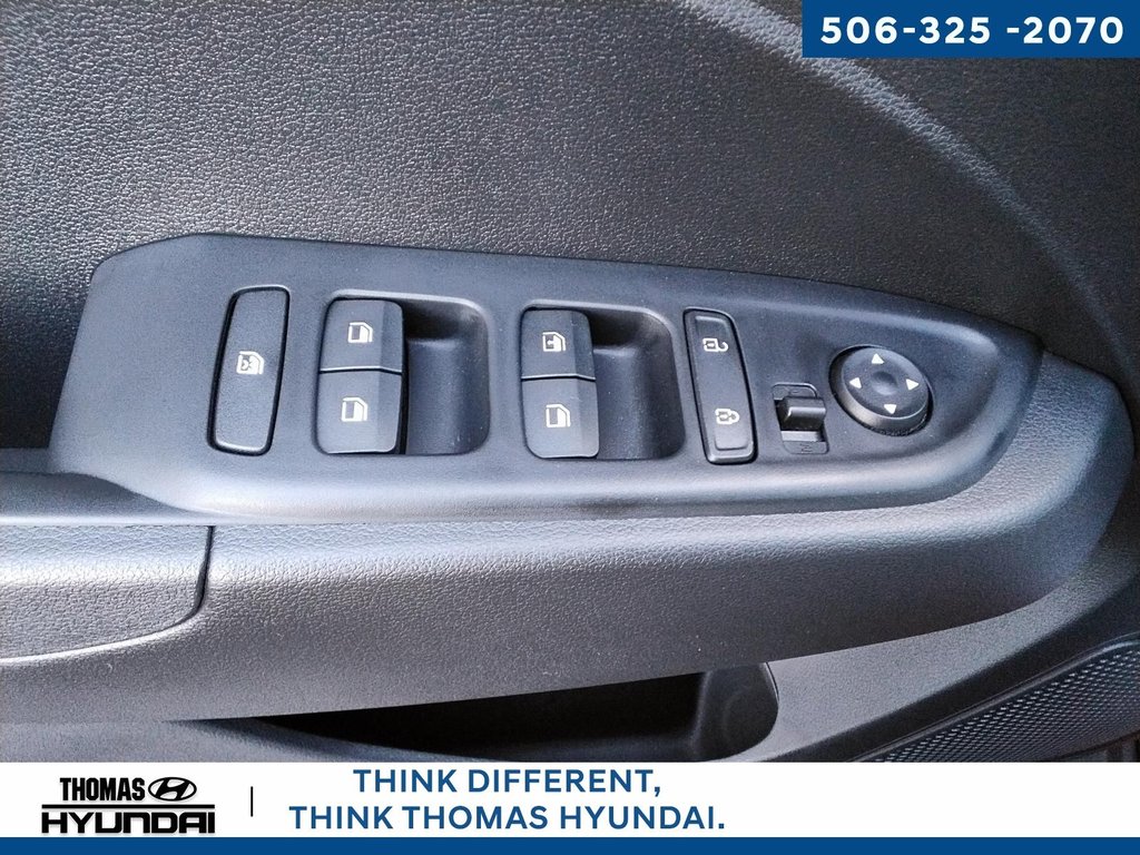 2025 Hyundai Venue Essential in Woodstock, New Brunswick - 20 - w1024h768px