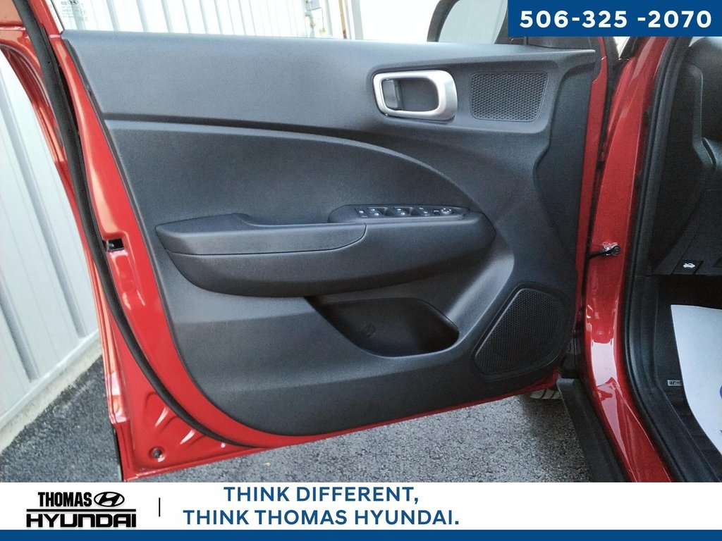 2025 Hyundai Venue Essential in Woodstock, New Brunswick - 21 - w1024h768px