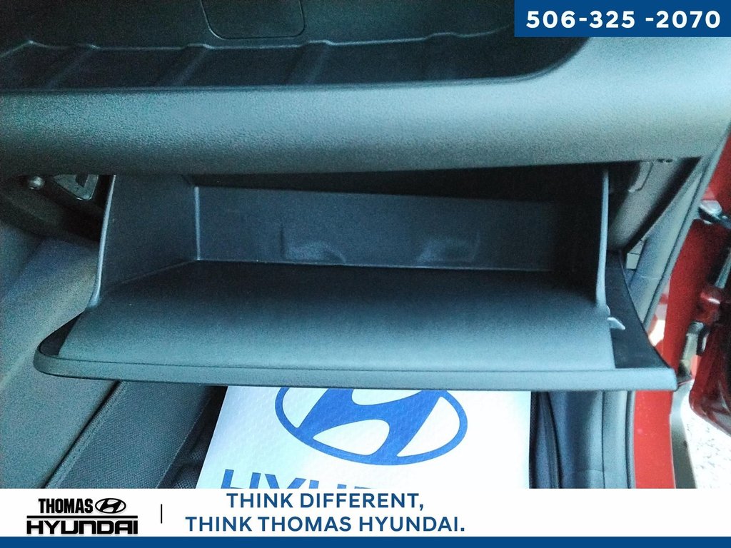 2025 Hyundai Venue Essential in Woodstock, New Brunswick - 37 - w1024h768px