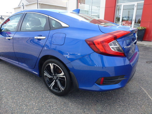 2018  Civic TOURING in Timmins, Ontario - 5 - w1024h768px