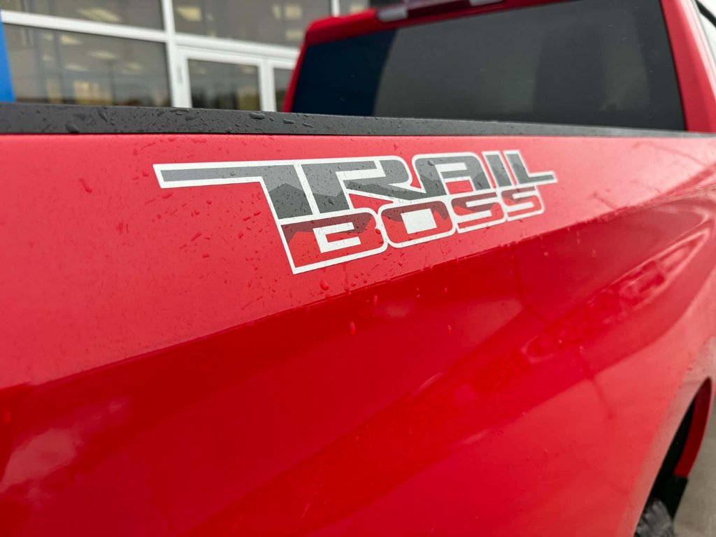 Chevrolet Silverado 1500 Custom Trail Boss 2026 à Grand Falls, Nouveau-Brunswick - 8 - w1024h768px