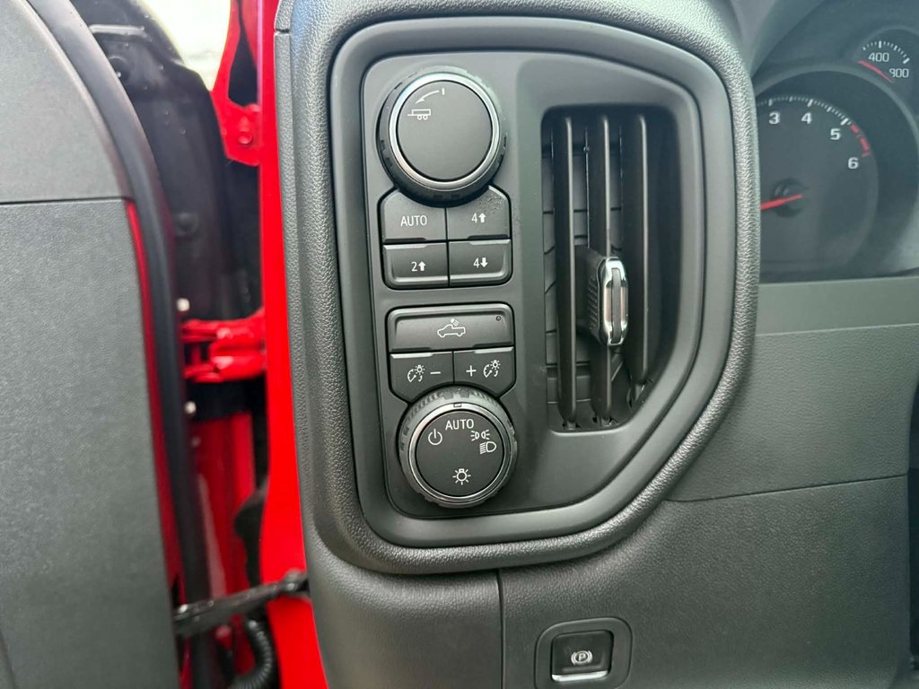 Chevrolet Silverado 1500 Custom Trail Boss 2026 à Grand Falls, Nouveau-Brunswick - 12 - w1024h768px